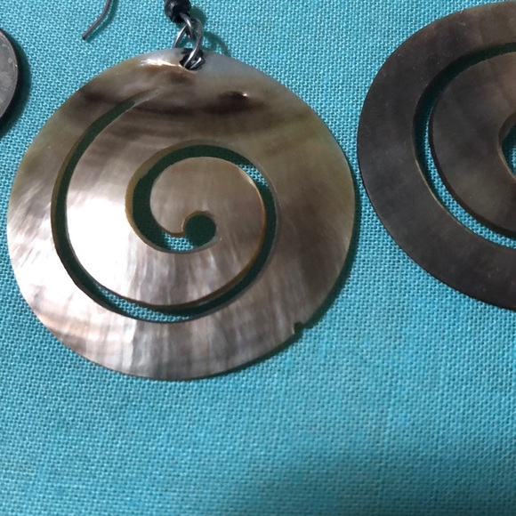 Shell earrings - Picture 2 of 2